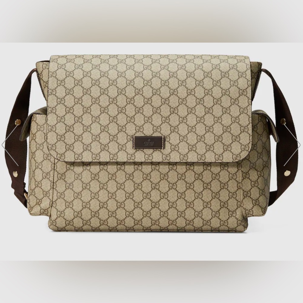 (Gucci) GG SUPREME MEDIUM DIAPER BAG